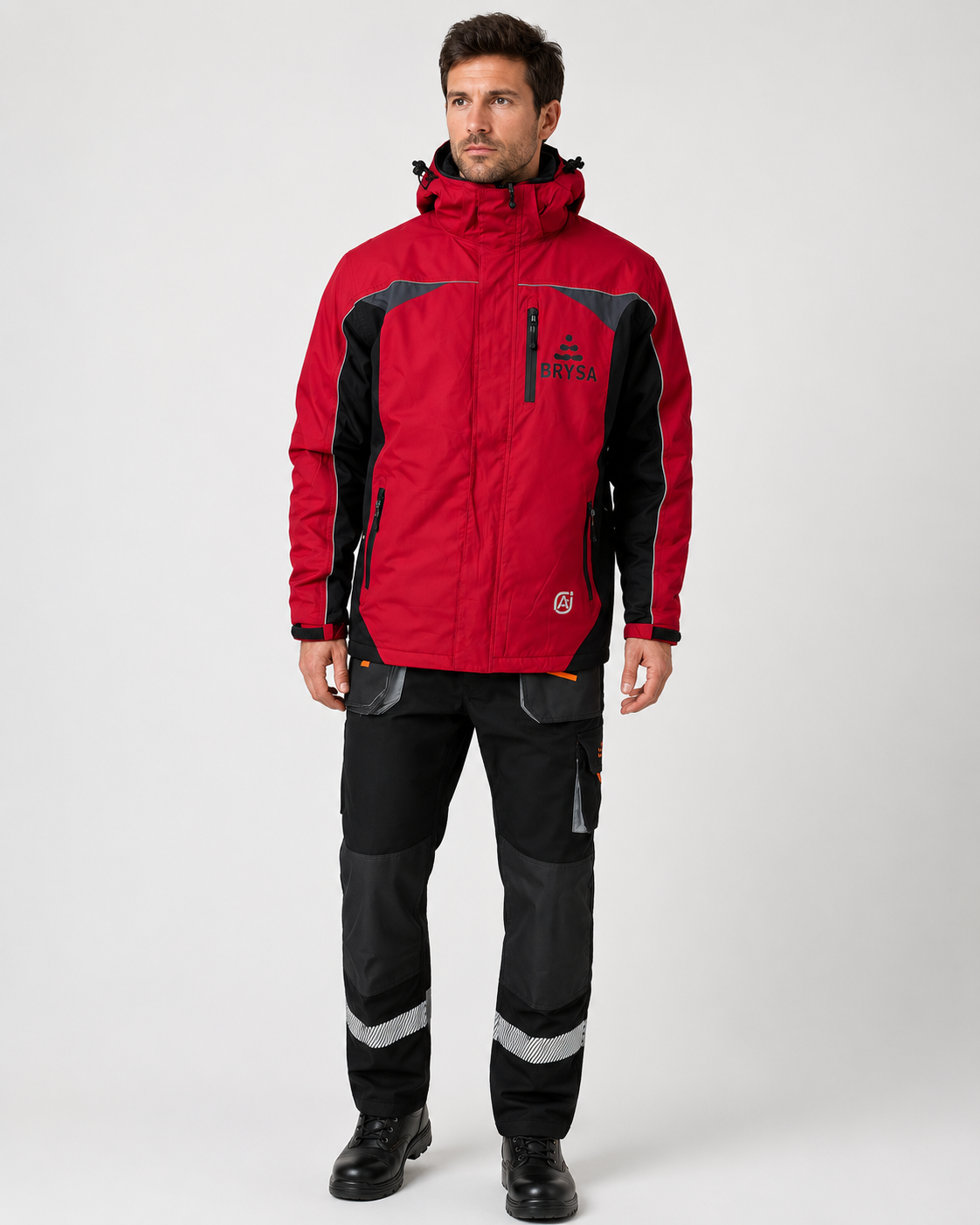 Uniforme para brigadas de emergencia con parka roja de capucha, bolsillos con cierre y pantalón cargo con reflectantes color plata, vista frontal.