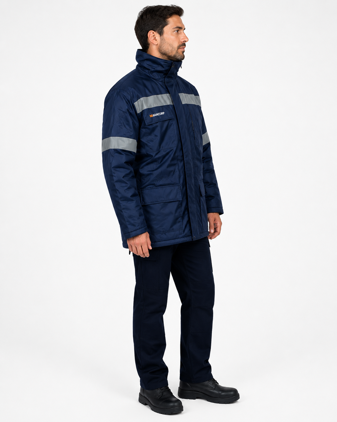 Uniforme para trabajos en terreno con parka térmica, bolsillos funcionales y pantalón cargo azul marino, vista lateral derecha.